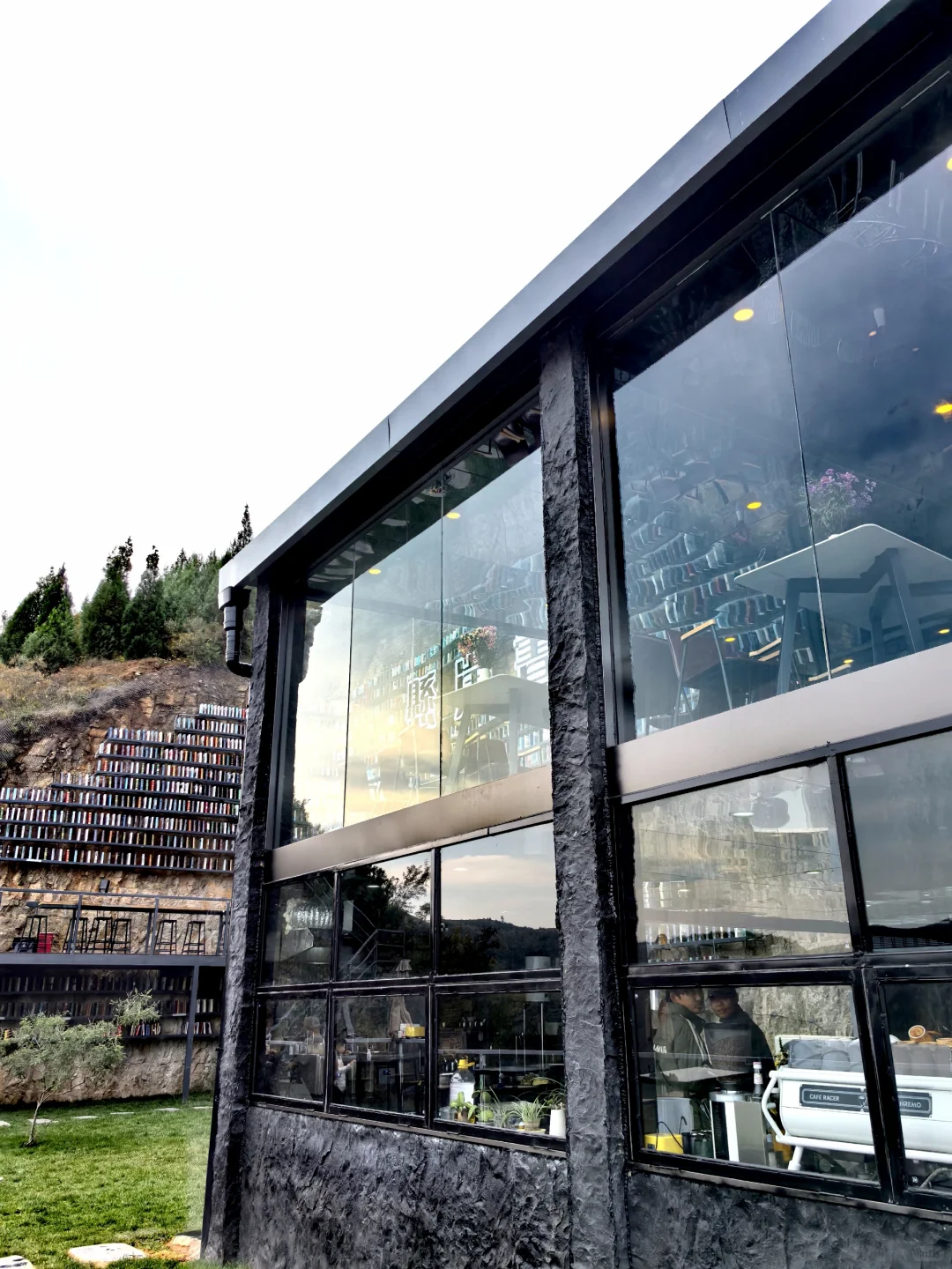 鹿泉藏了个悬崖上的「天空书屋」☁️