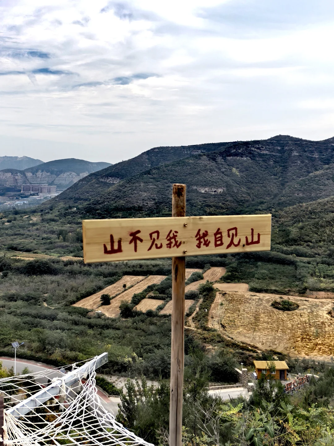 鹿泉藏了个悬崖上的「天空书屋」☁️