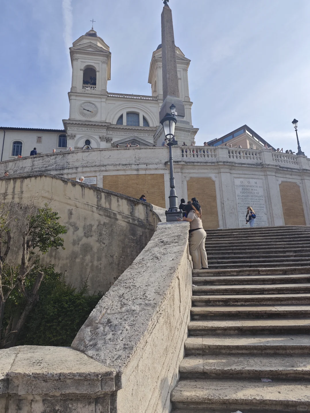 西班牙阶梯：浪漫与艺术交汇的城市心脏