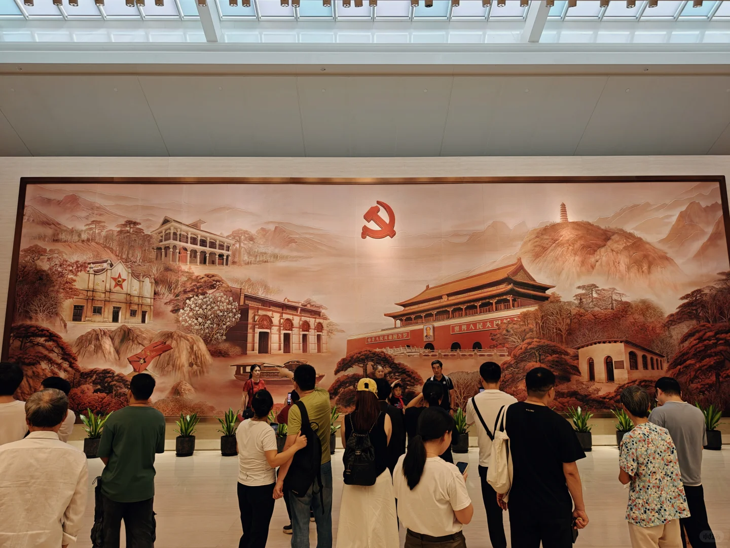 🎤采访下｜你们旅游会去红色景点吗？
