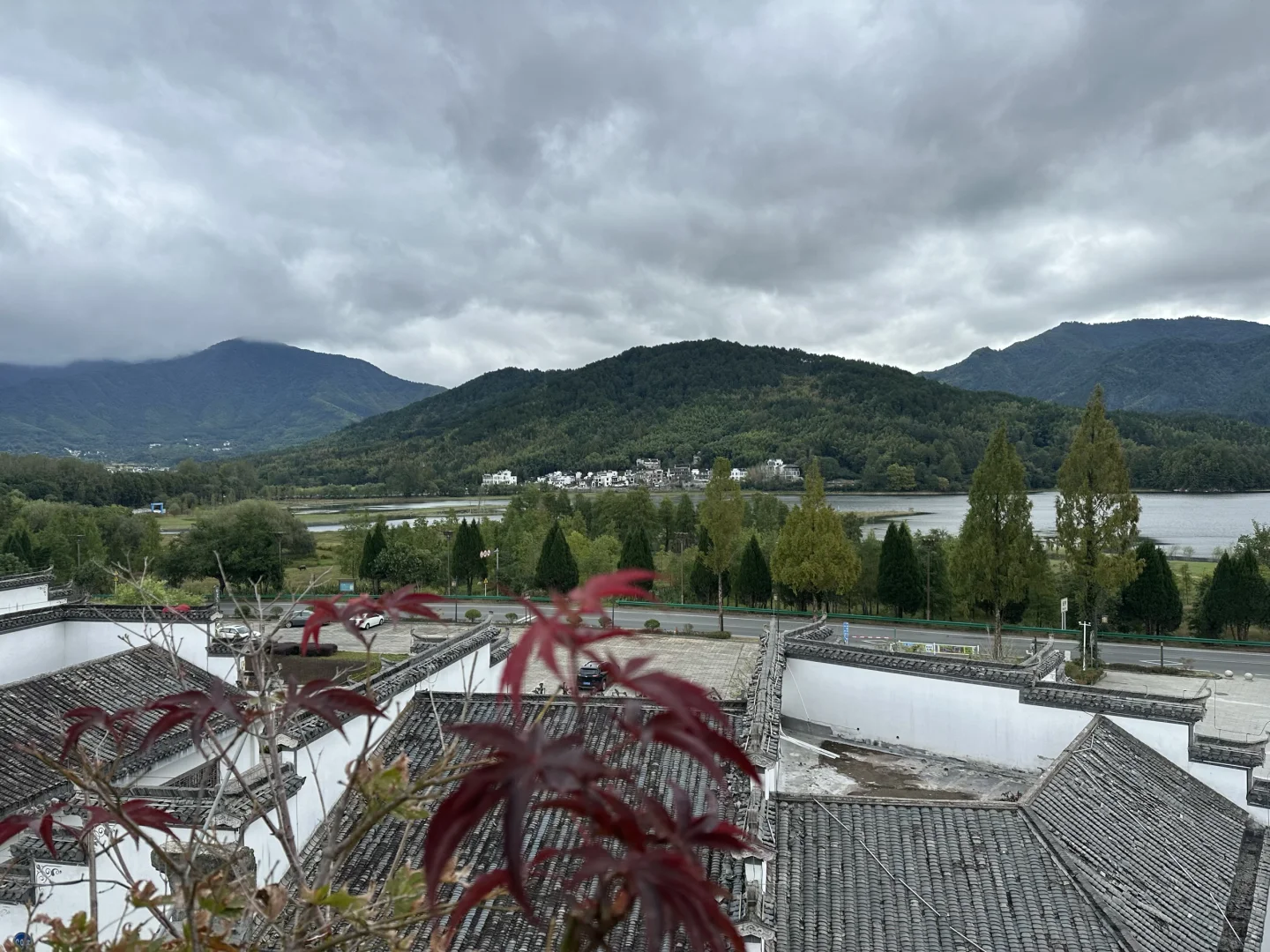 报告：宏村景区群秋意进度0.5% 20251021