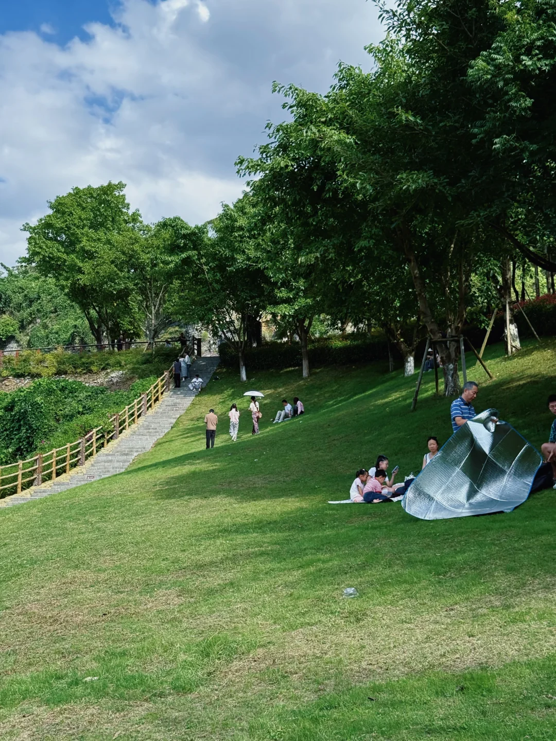 重庆版“小九寨” 渝北铜锣山矿山公园