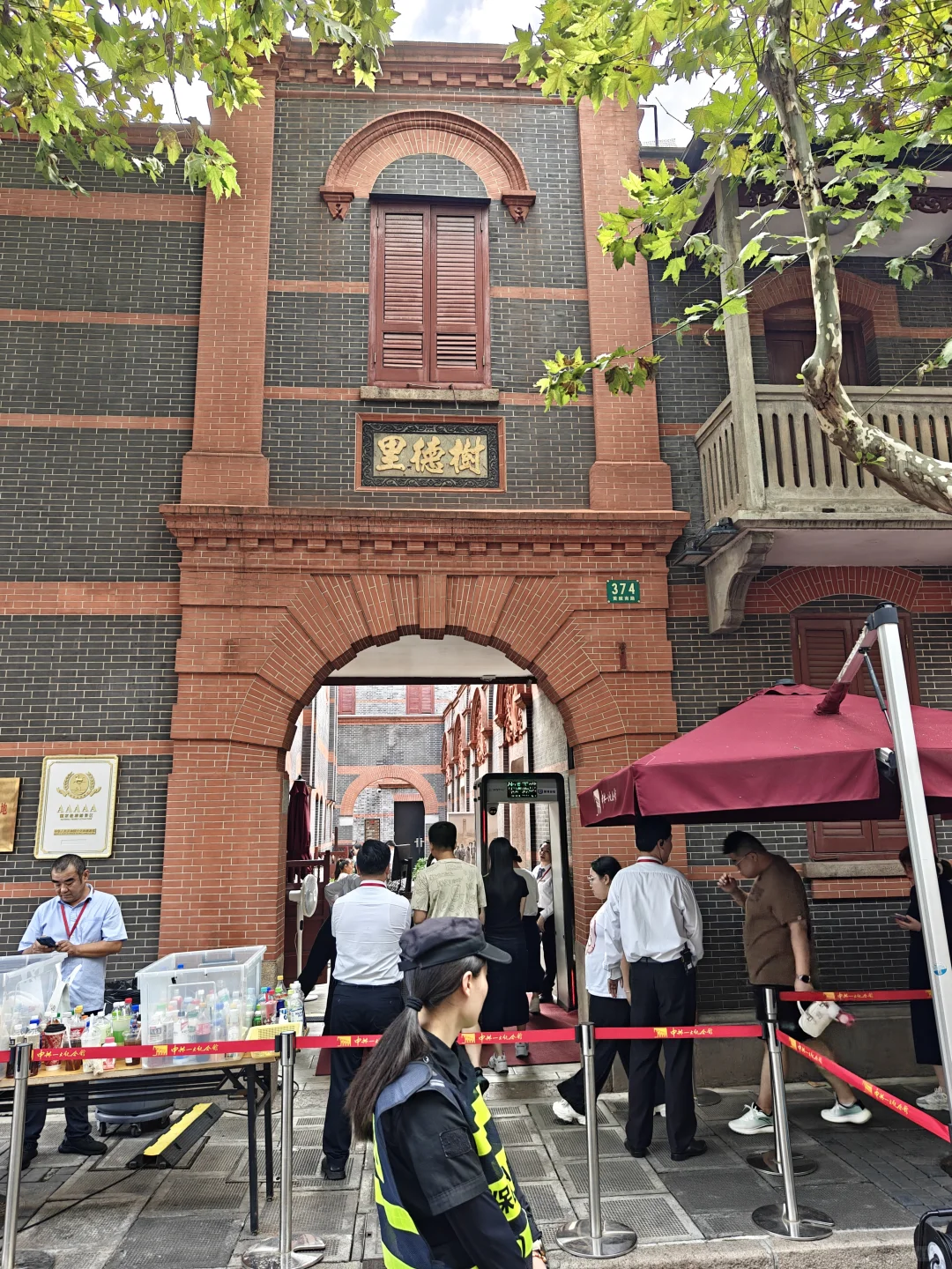 🎤采访下｜你们旅游会去红色景点吗？