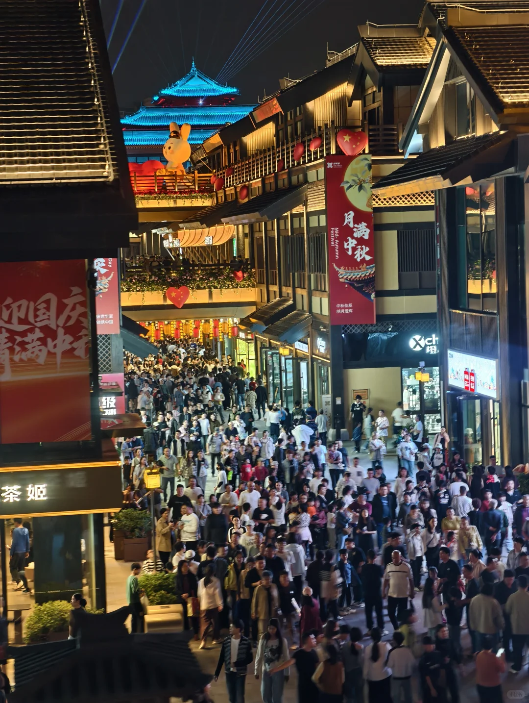 真诚提问：翡翠楼和黄金楼是一个设计师吗？