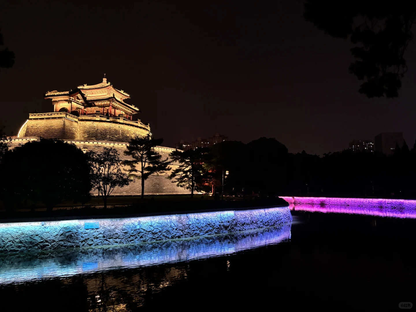 邯郸好地方啊,夜景挺好看,不白来哦!!