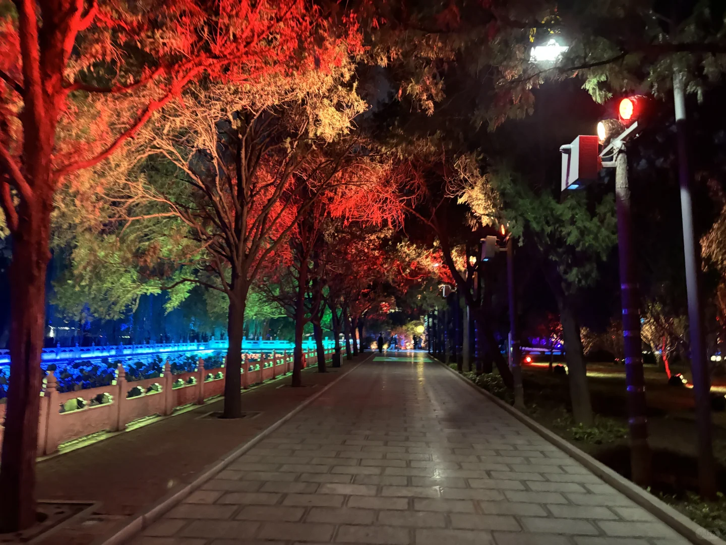 邯郸好地方啊,夜景挺好看,不白来哦!!