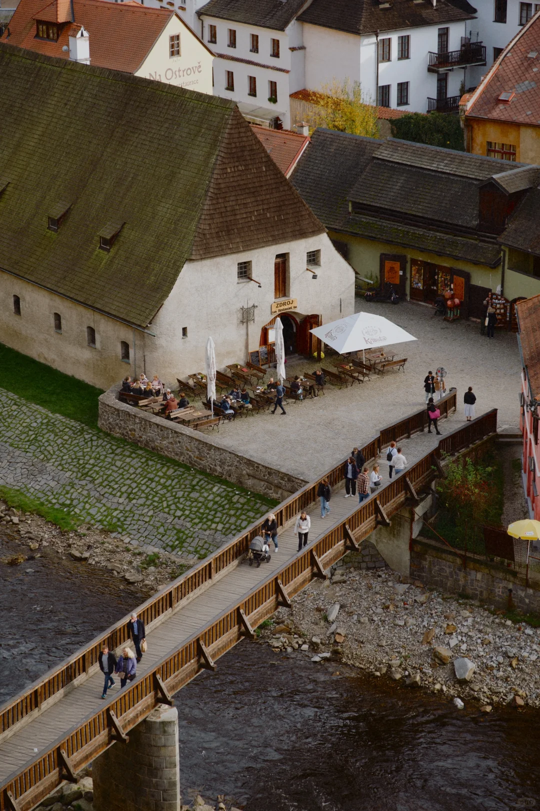 推开窗就是捷克小镇的风景🍂