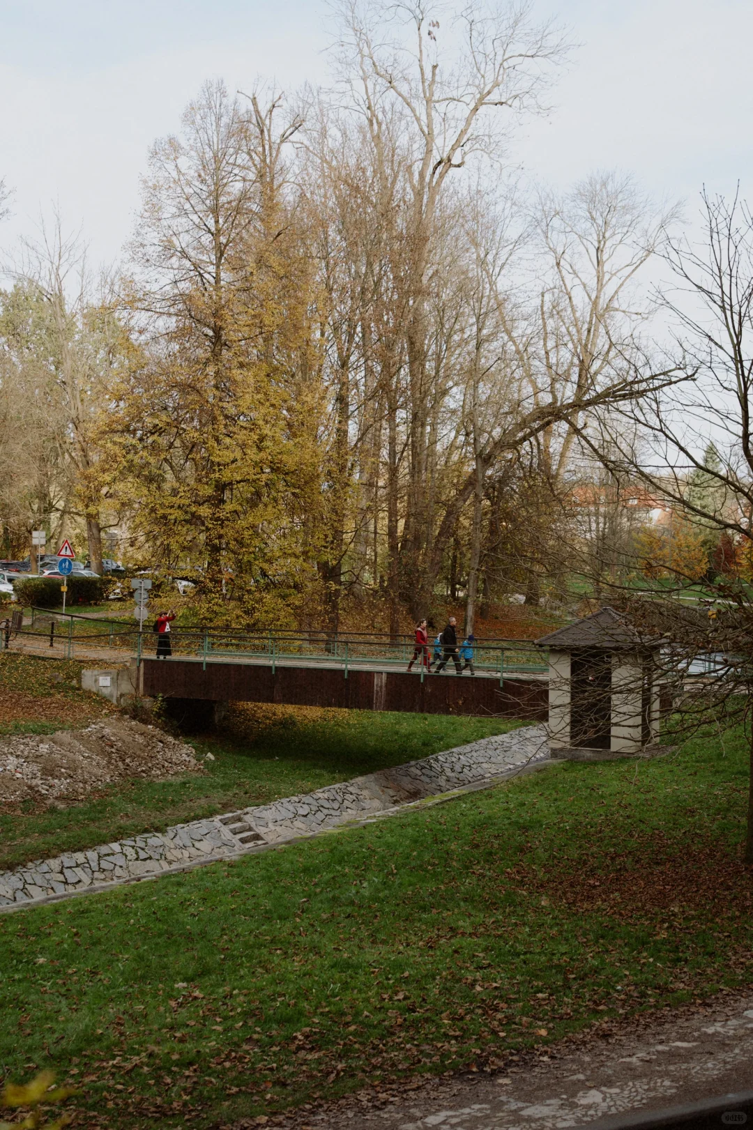 推开窗就是捷克小镇的风景🍂