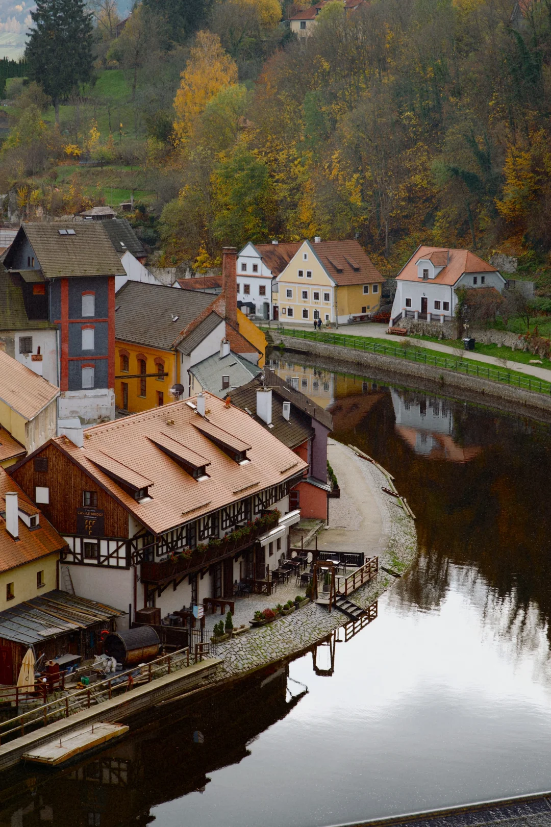 推开窗就是捷克小镇的风景🍂