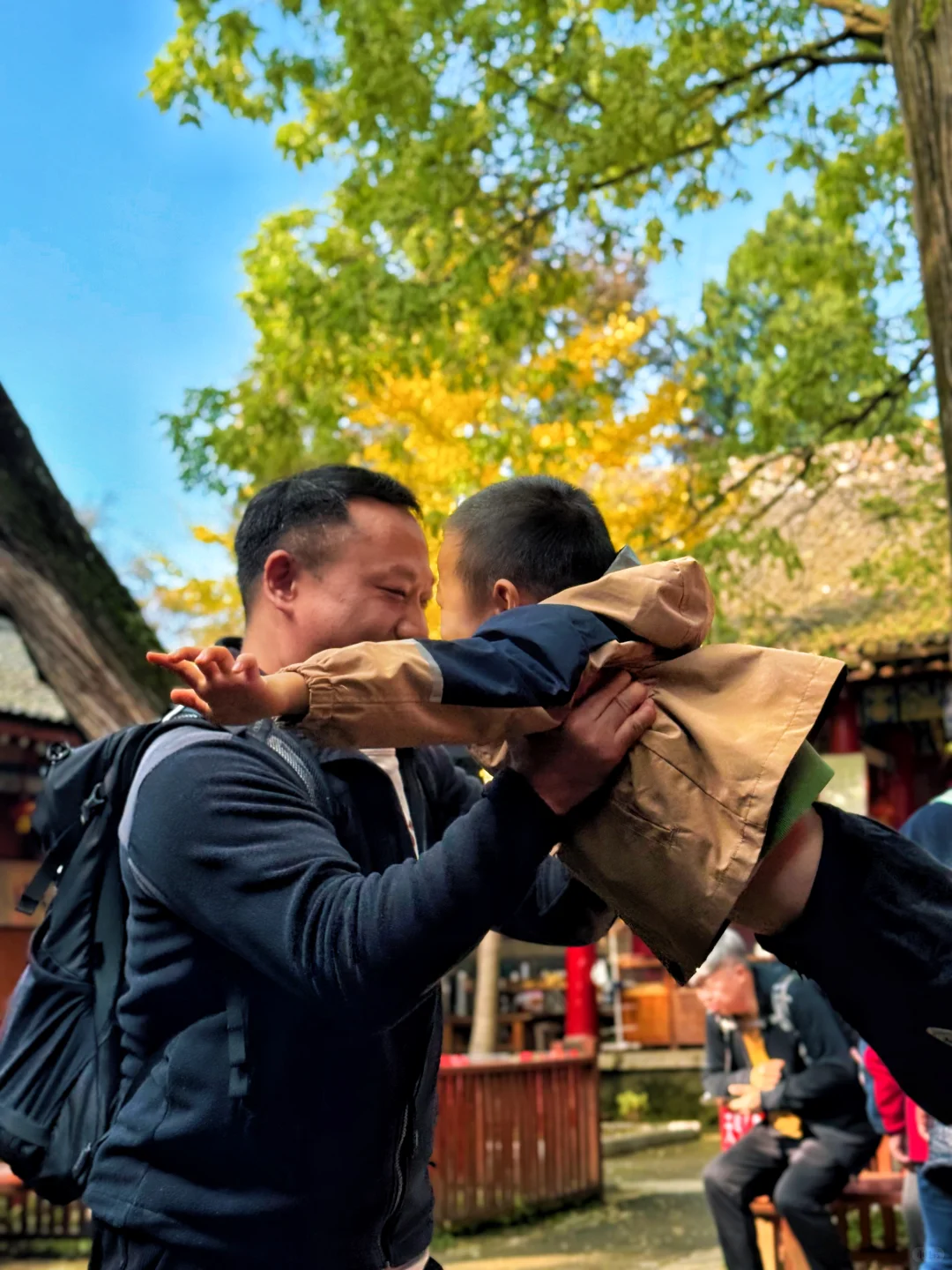 西安🚗1h,带娃去看秋景,黄金瀑布,美翻了