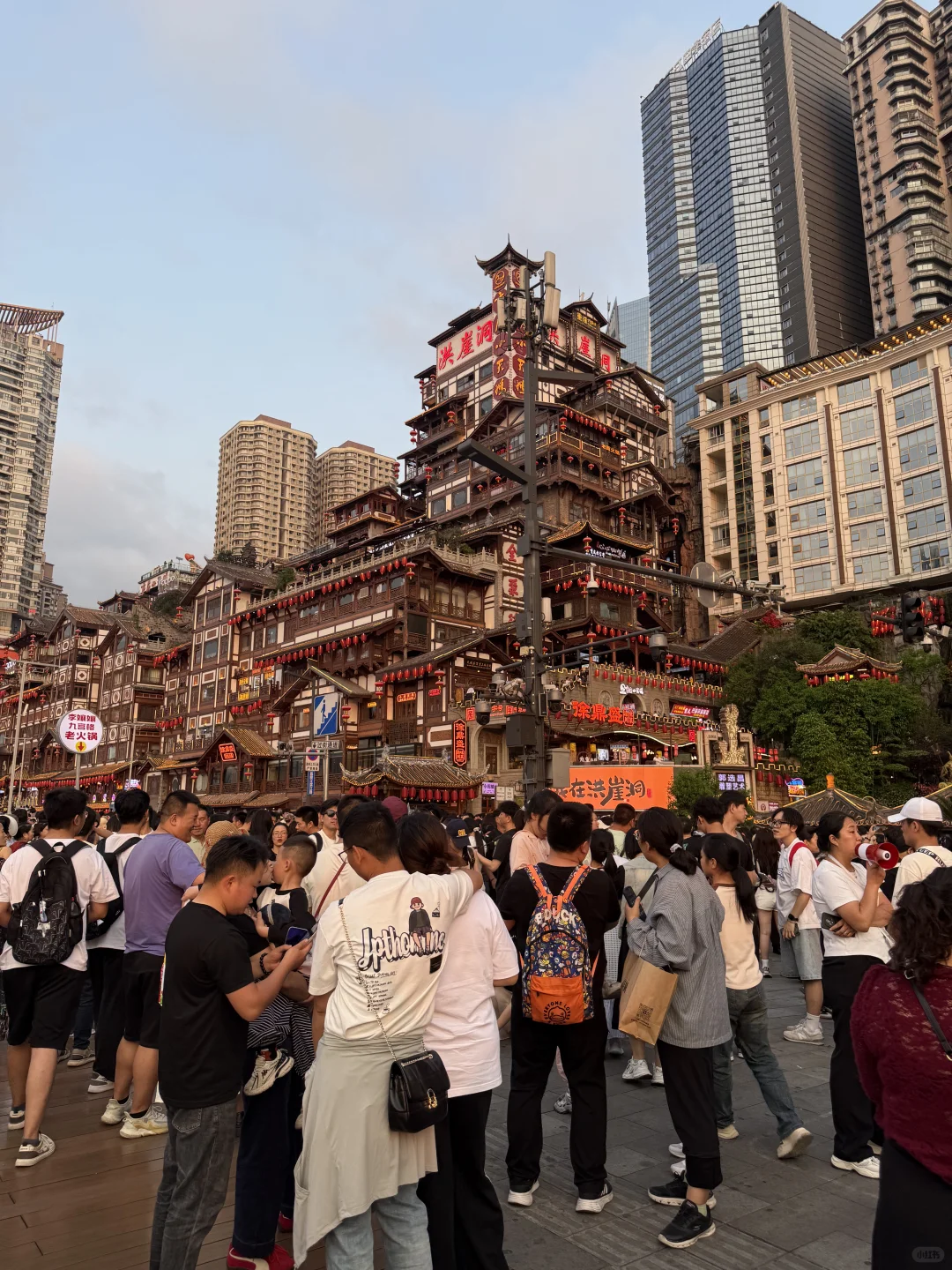 对自己熬夜做的重庆三日游攻略满意得睡不着