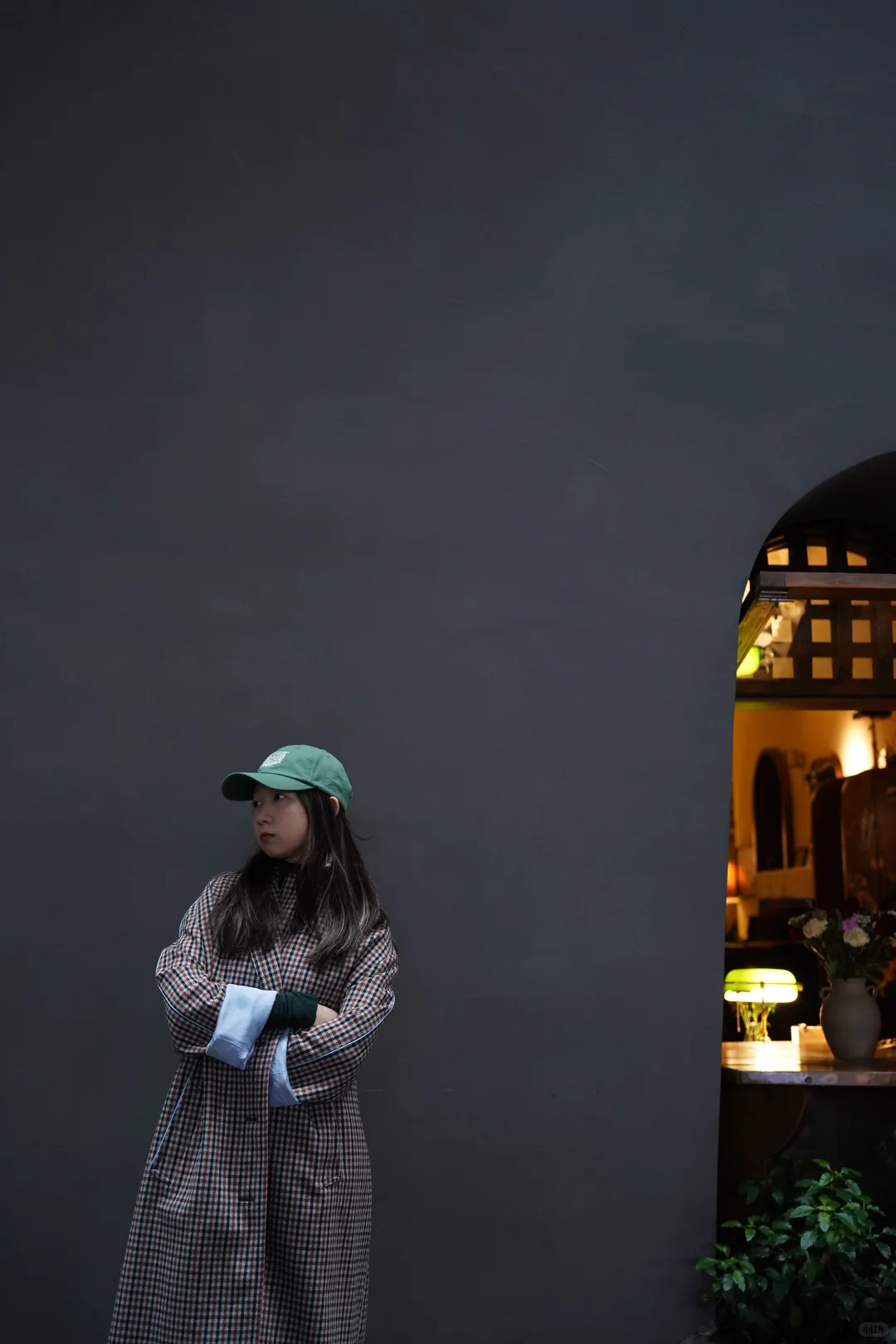 他说去咖啡店做旅游攻略