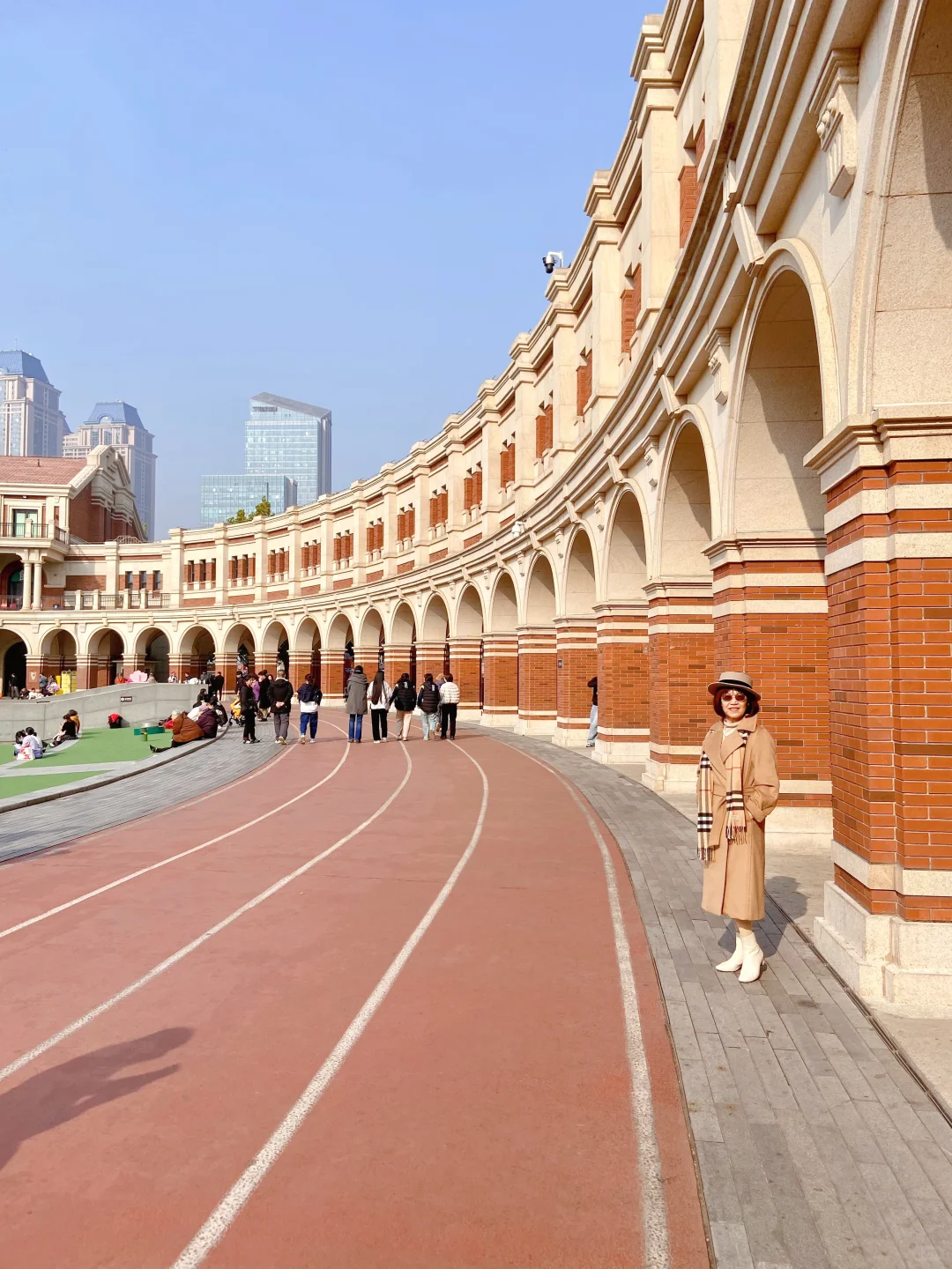 去了欧洲跟到了天津似的