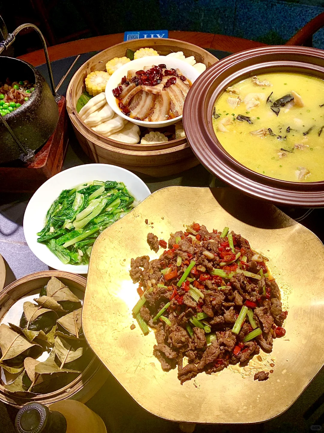 张家界景区旁居然有一家馆子养“小僵尸”!