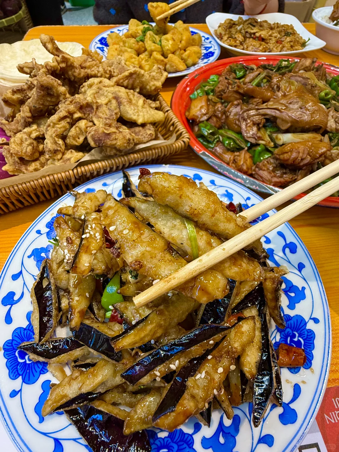 个人认为来济南，逛完趵突泉一定要来炒鸡店！