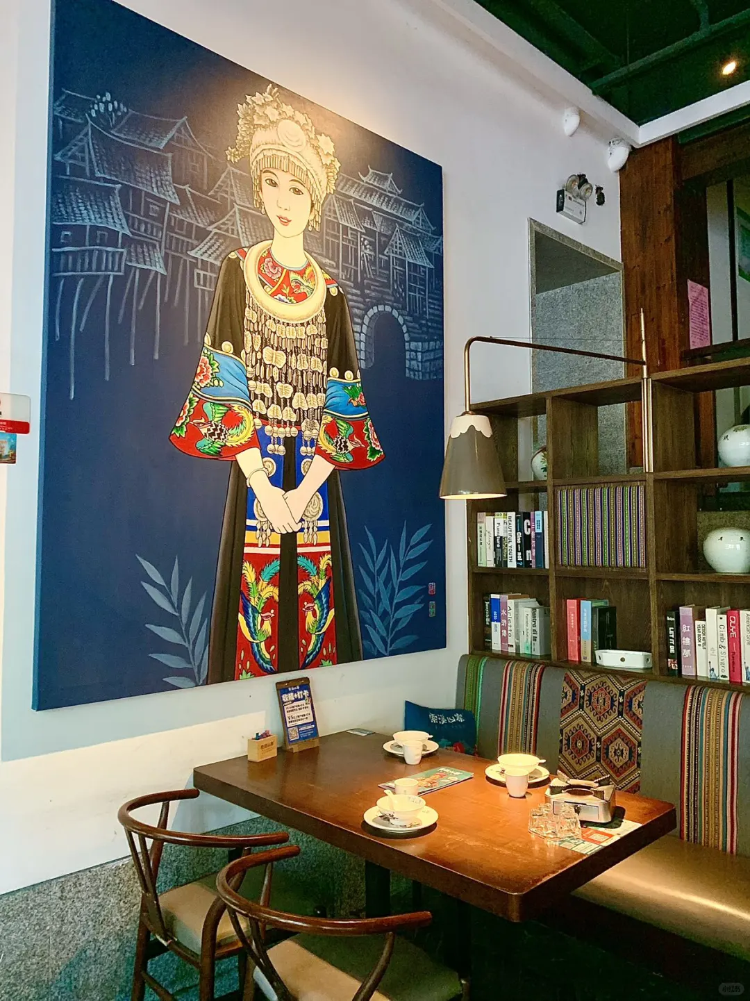 张家界景区旁居然有一家馆子养“小僵尸”！