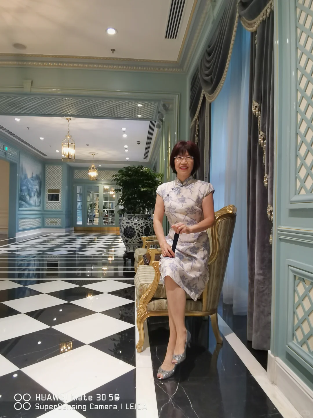 去了欧洲跟到了天津似的