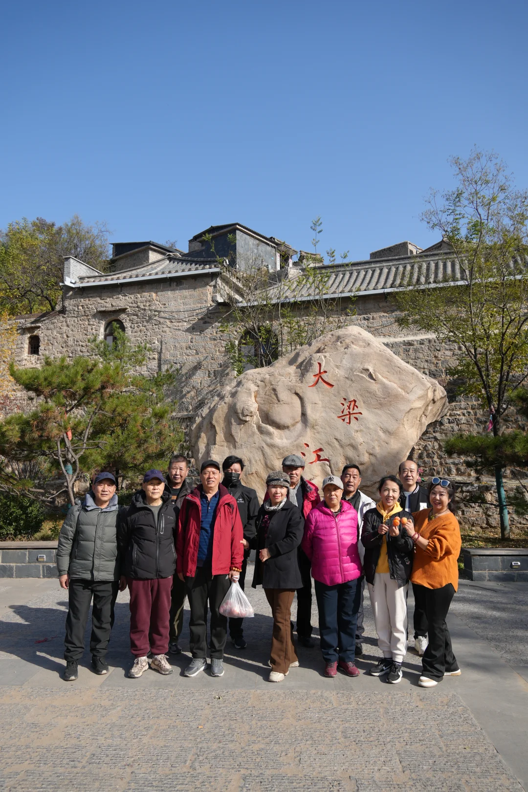 太行天路赏秋，和伙计们的金色合影