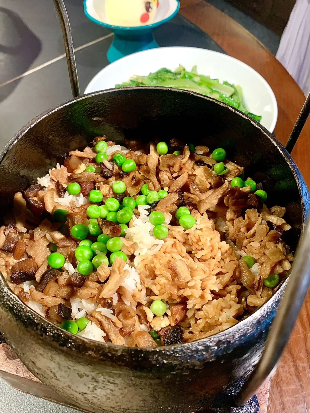 张家界景区旁居然有一家馆子养“小僵尸”!