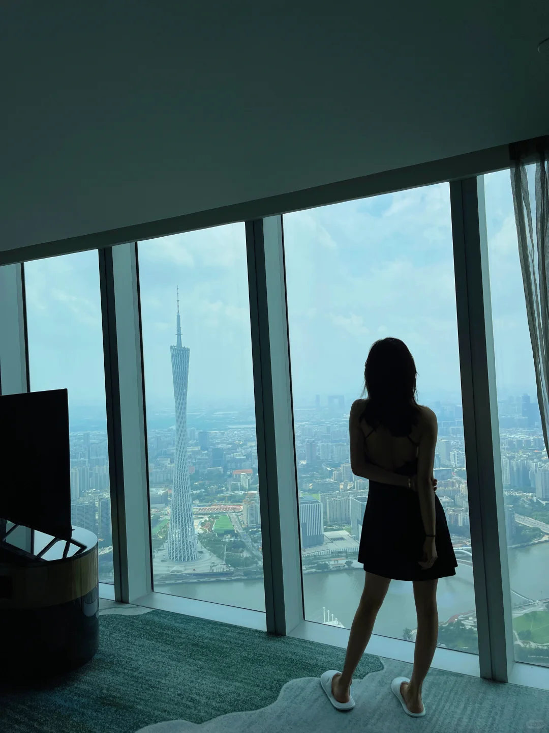 是广州塔前的玫瑰花💐啊！