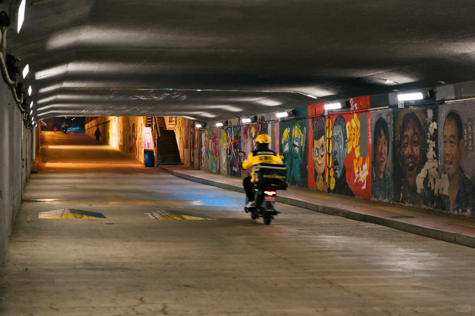 深夜迷路走进一个有趣的地下通道｜天津