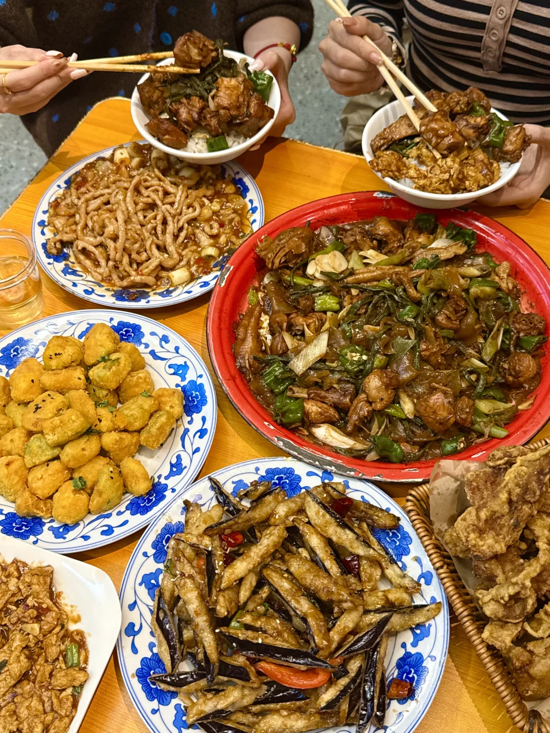 个人认为来济南，逛完趵突泉一定要来炒鸡店！