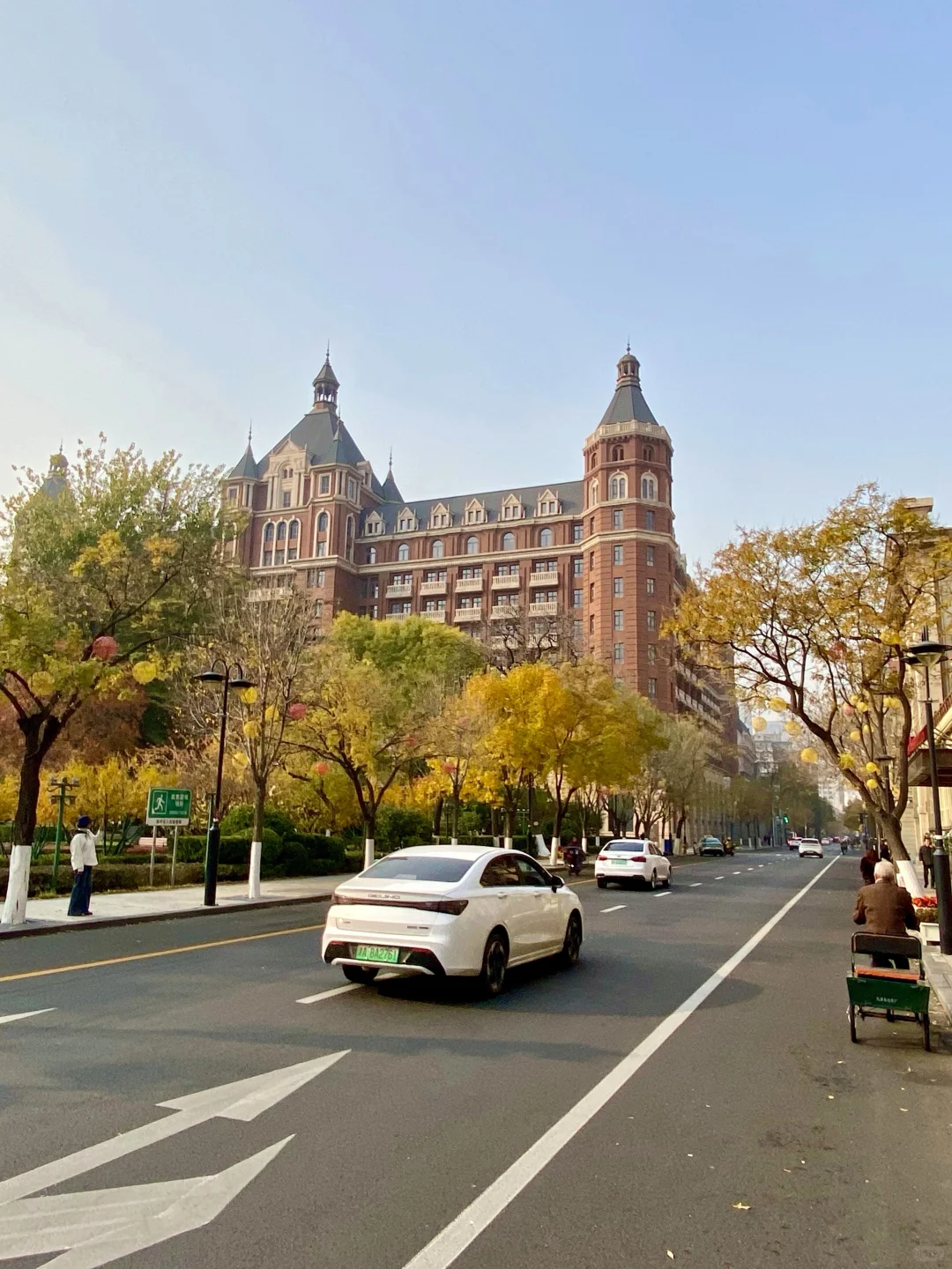 去了欧洲跟到了天津似的