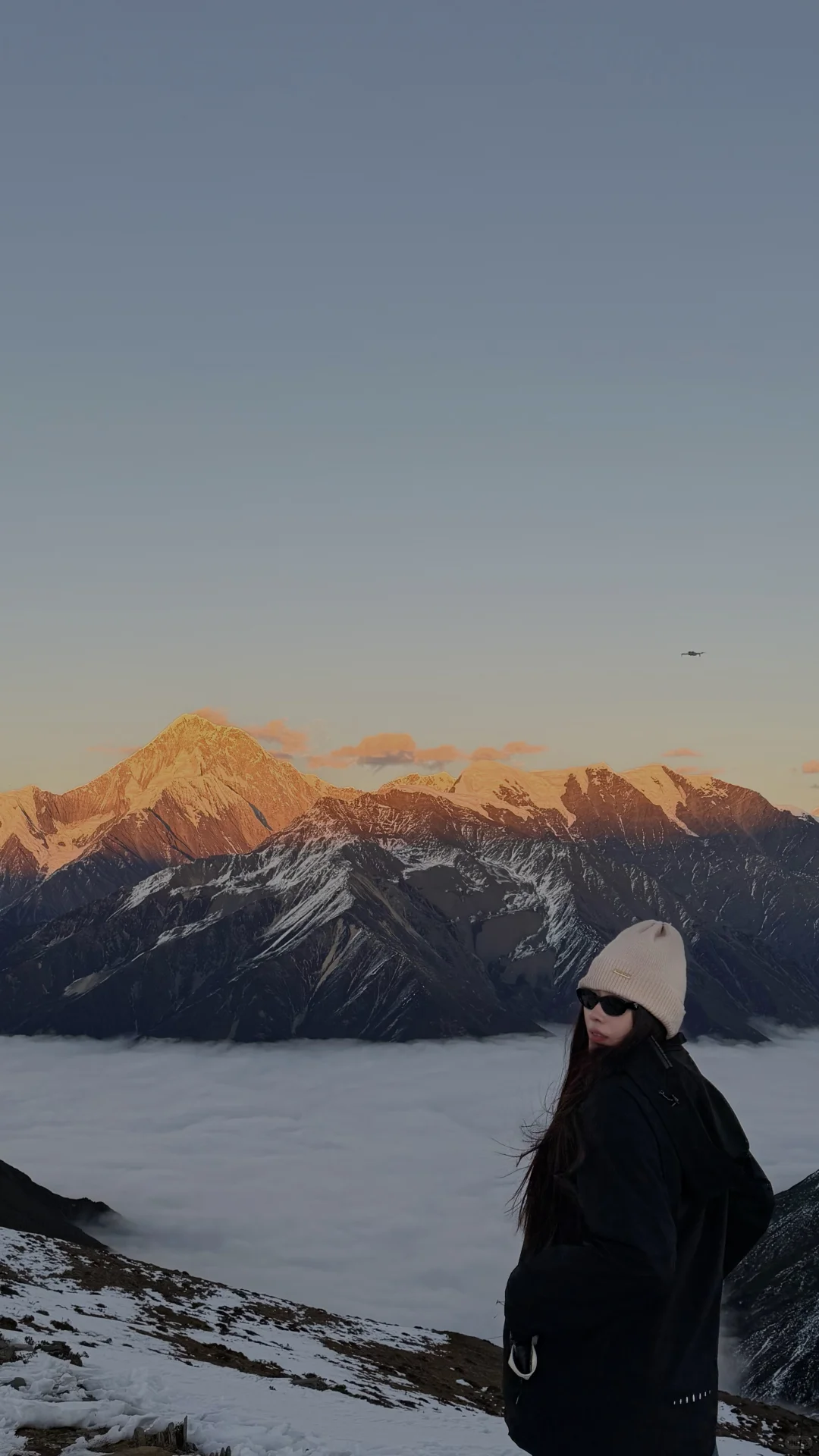贡嘎山日照金山