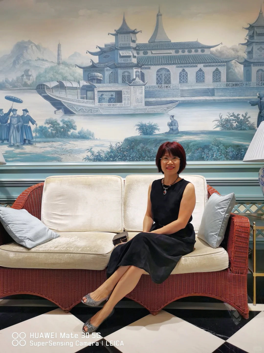 去了欧洲跟到了天津似的