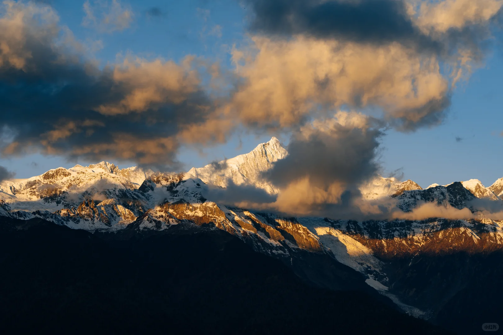 11.12的梅里日照金山
