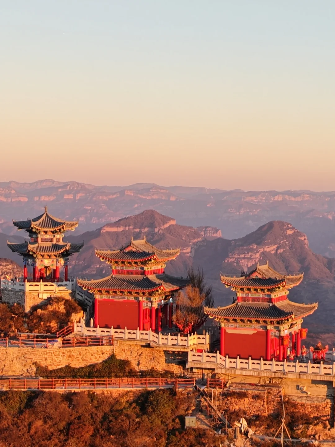 一人夜爬古武当山！29.9门票含电瓶车太