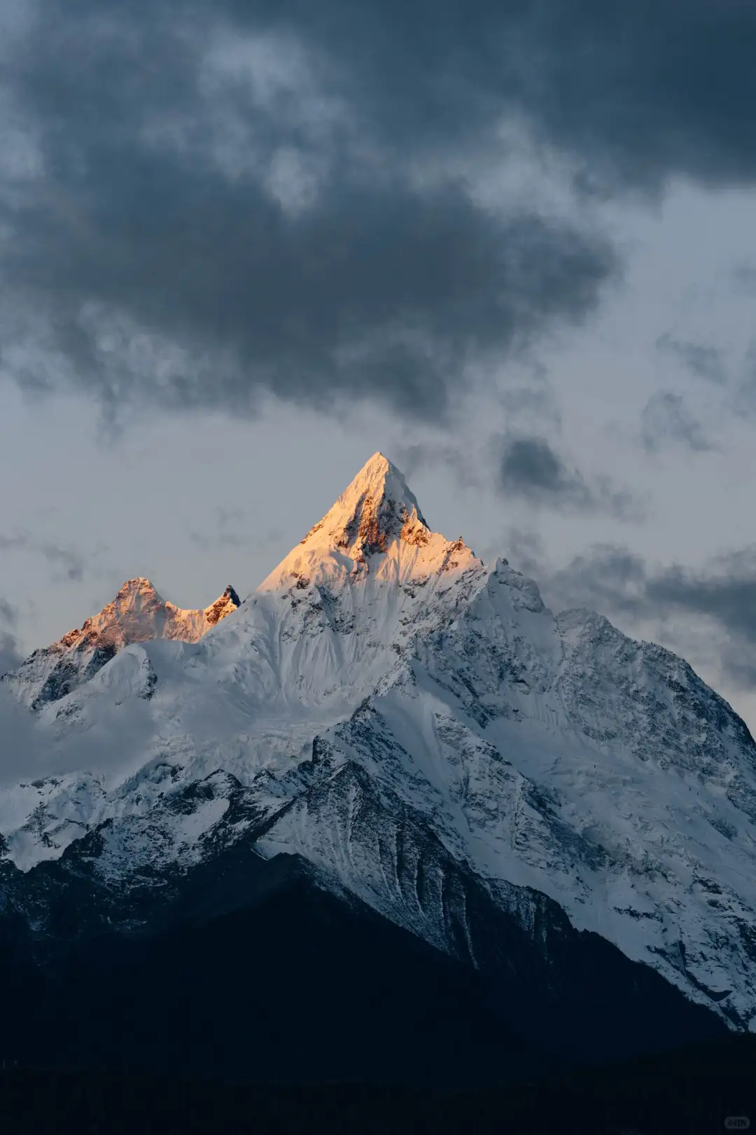 11.12的梅里日照金山