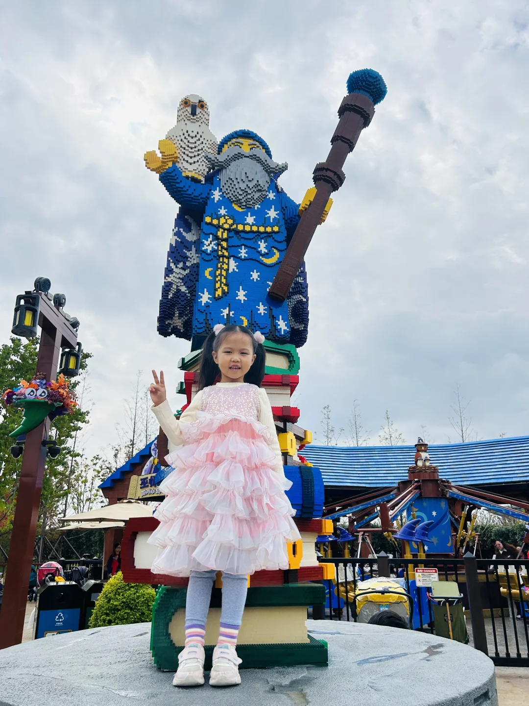 快安排她们一起去乐高乐园玩吧