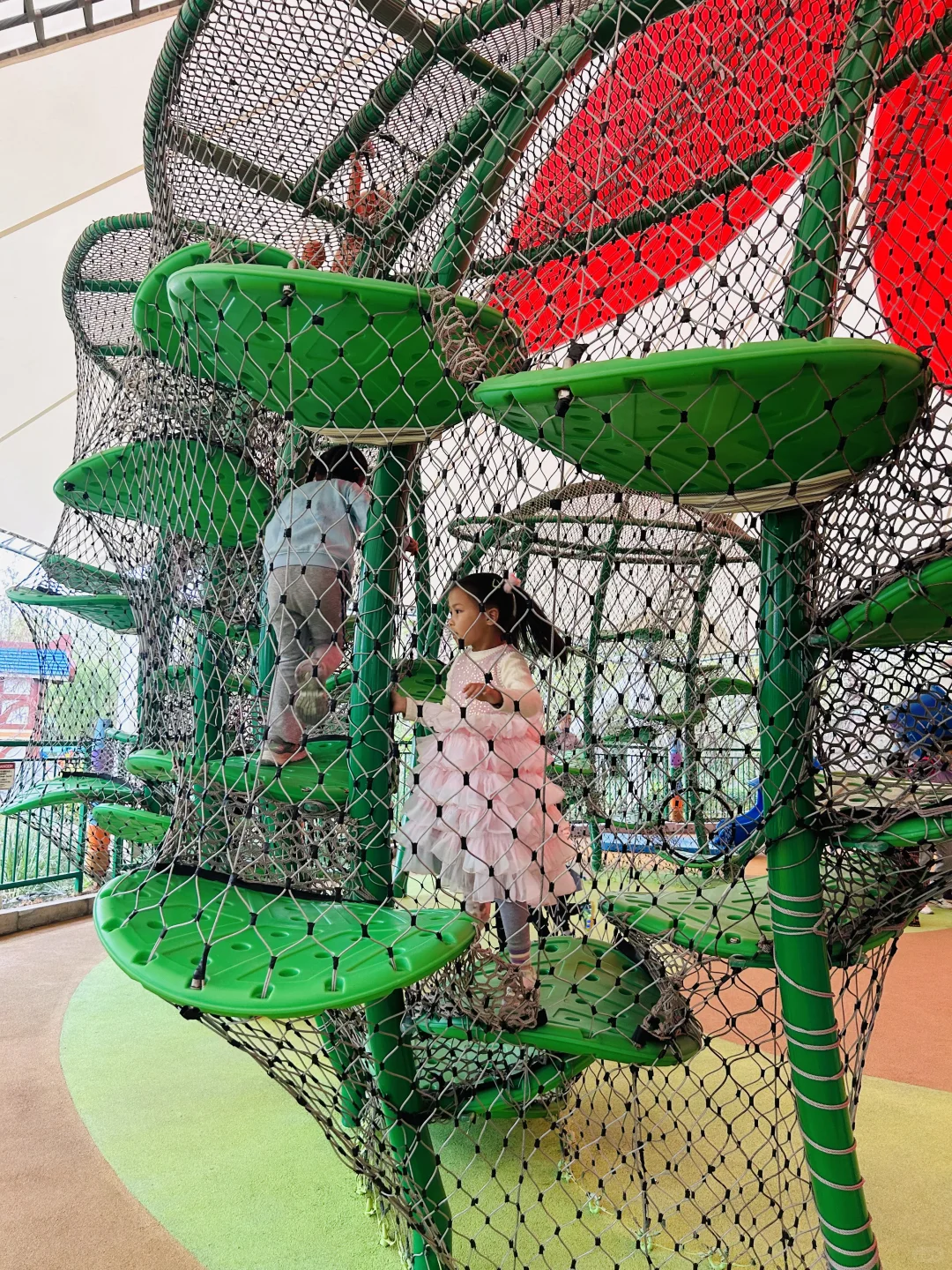 快安排她们一起去乐高乐园玩吧