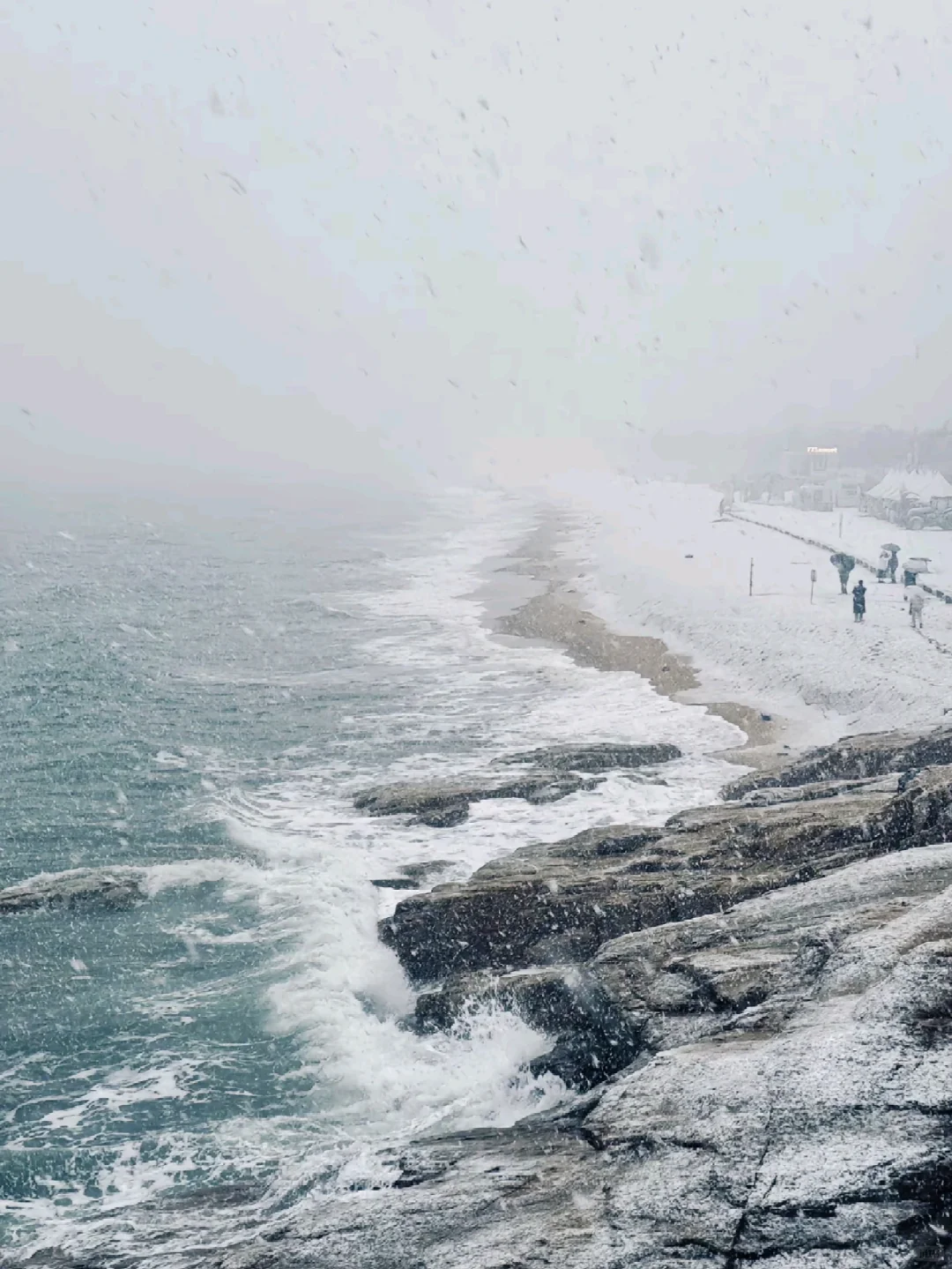 别着急，威海下雪挨个踢你们！此贴为证！