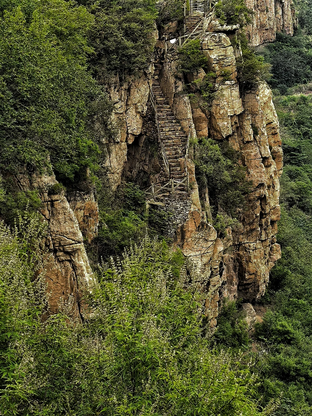 邯郸周边游：悬崖上的山村平顺虹霓村
