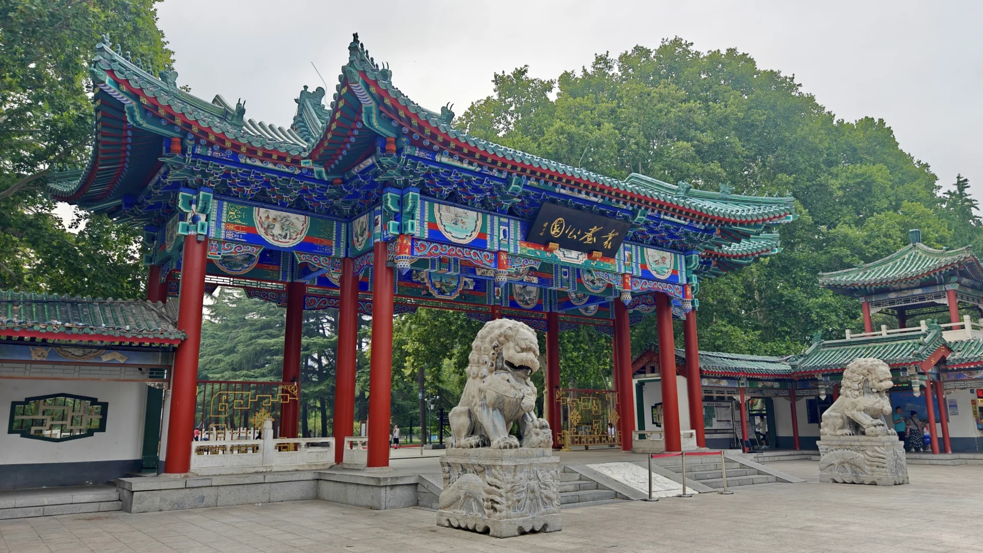 丛台公园的门楼原来如此之美。