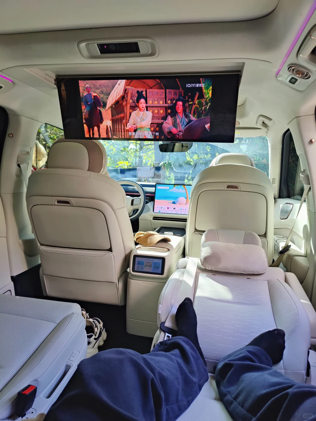 旅游包车避坑！35万多领克900让旅途全程躺
