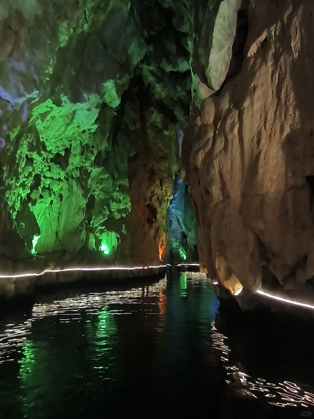 哇塞！宜春这个洞穴太好玩了吧！！