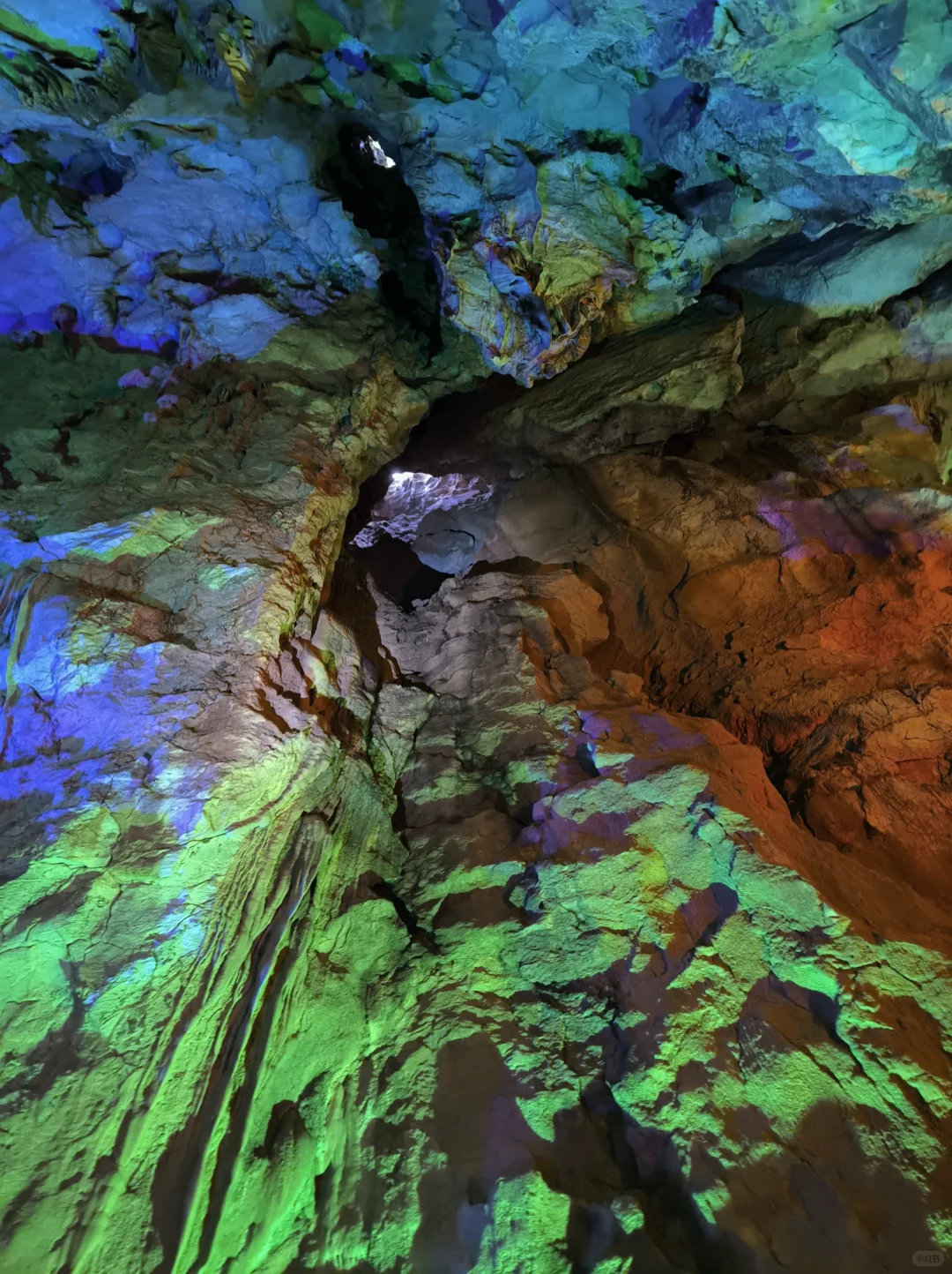 哇塞！宜春这个洞穴太好玩了吧！！