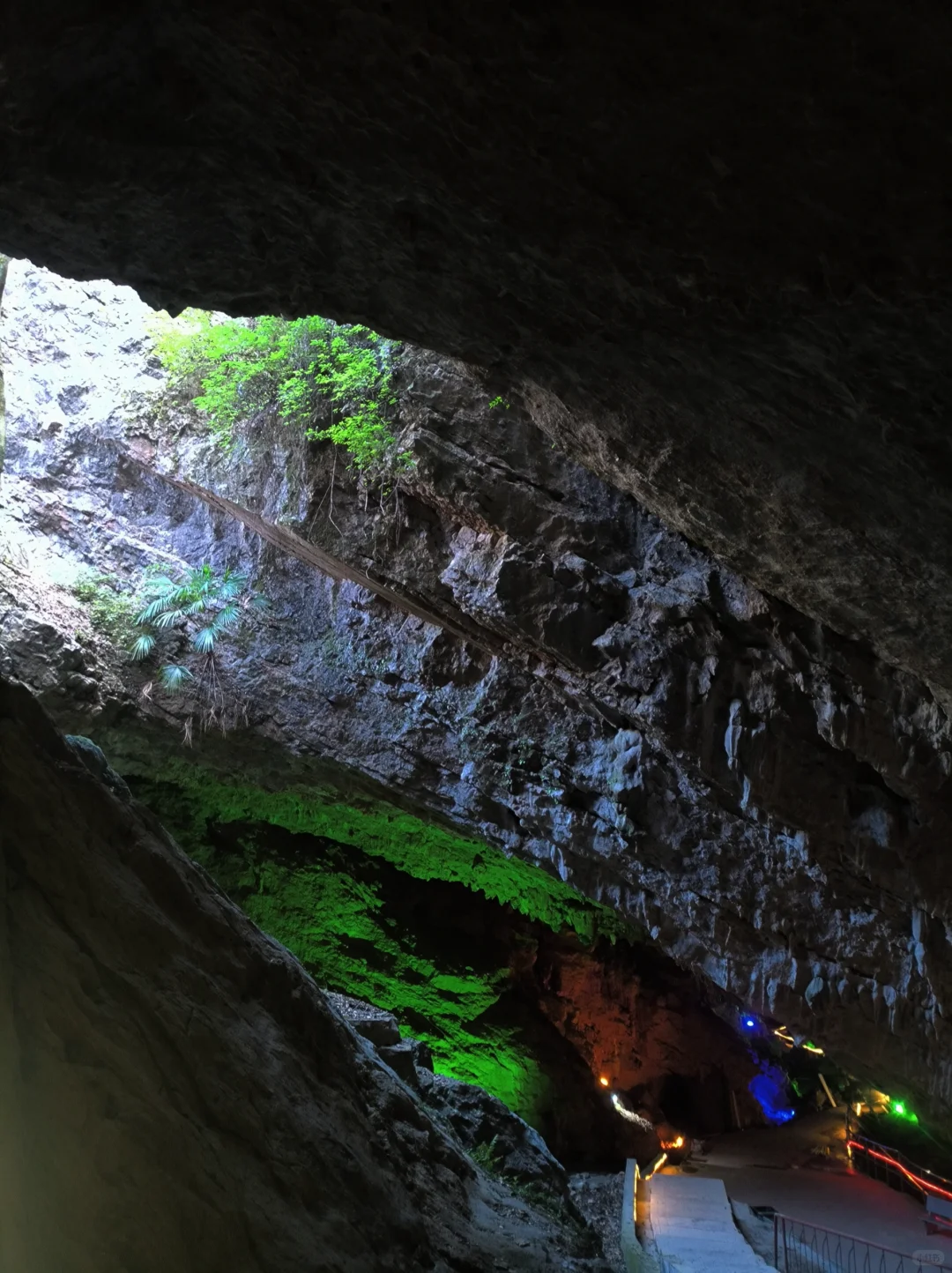 哇塞！宜春这个洞穴太好玩了吧！！
