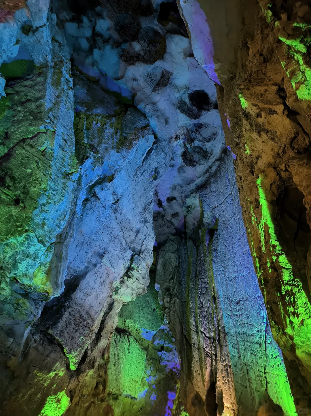 哇塞！宜春这个洞穴太好玩了吧！！