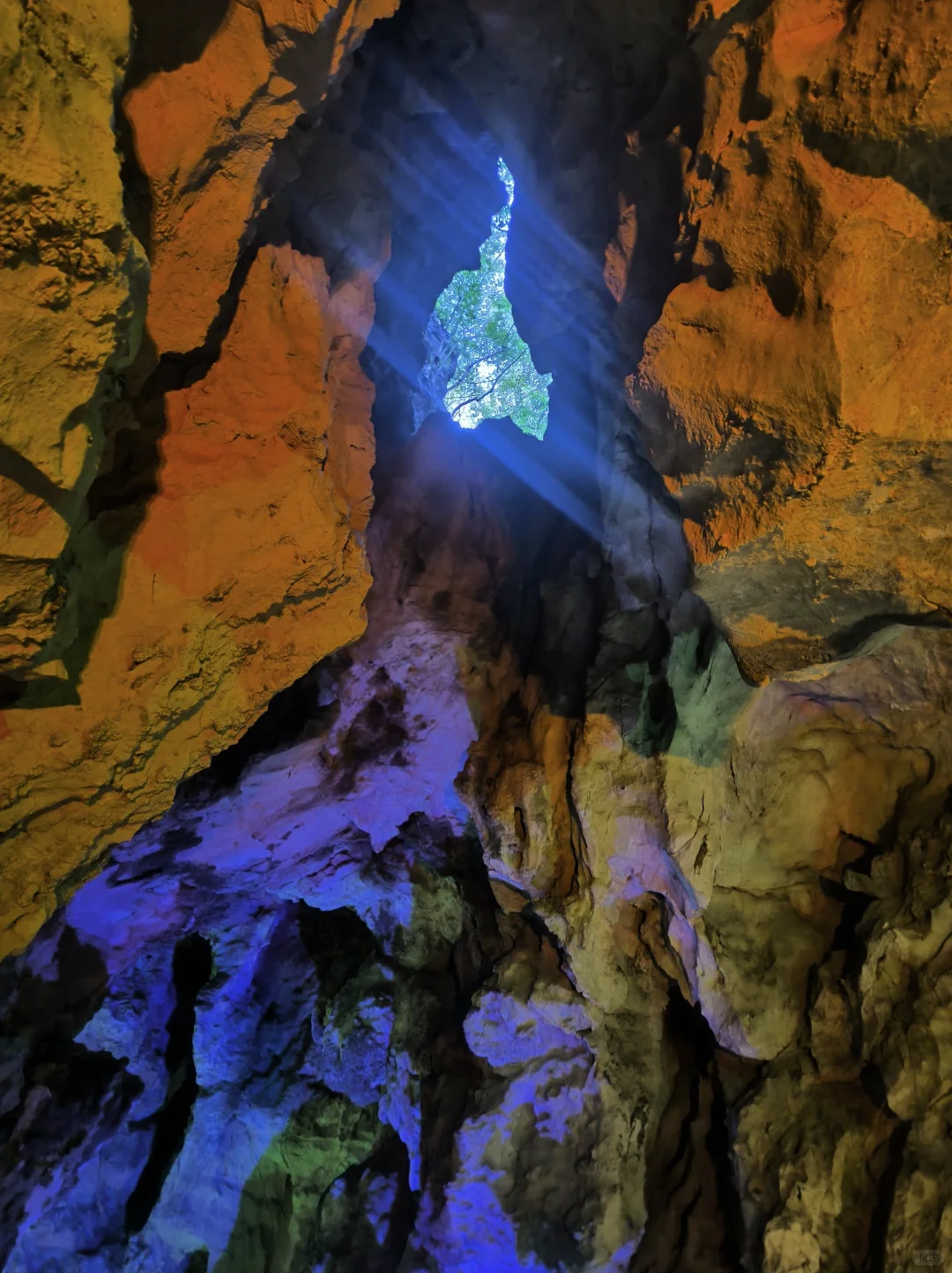 哇塞！宜春这个洞穴太好玩了吧！！