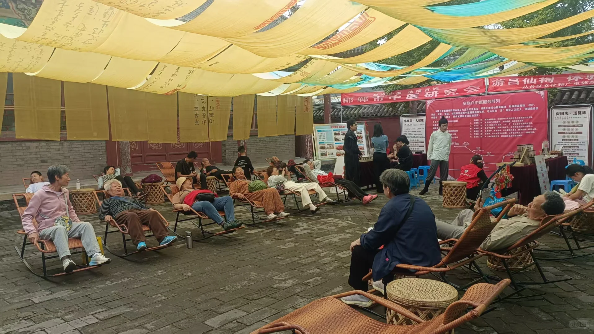 这哪是逛景区，明明是在演古装剧！