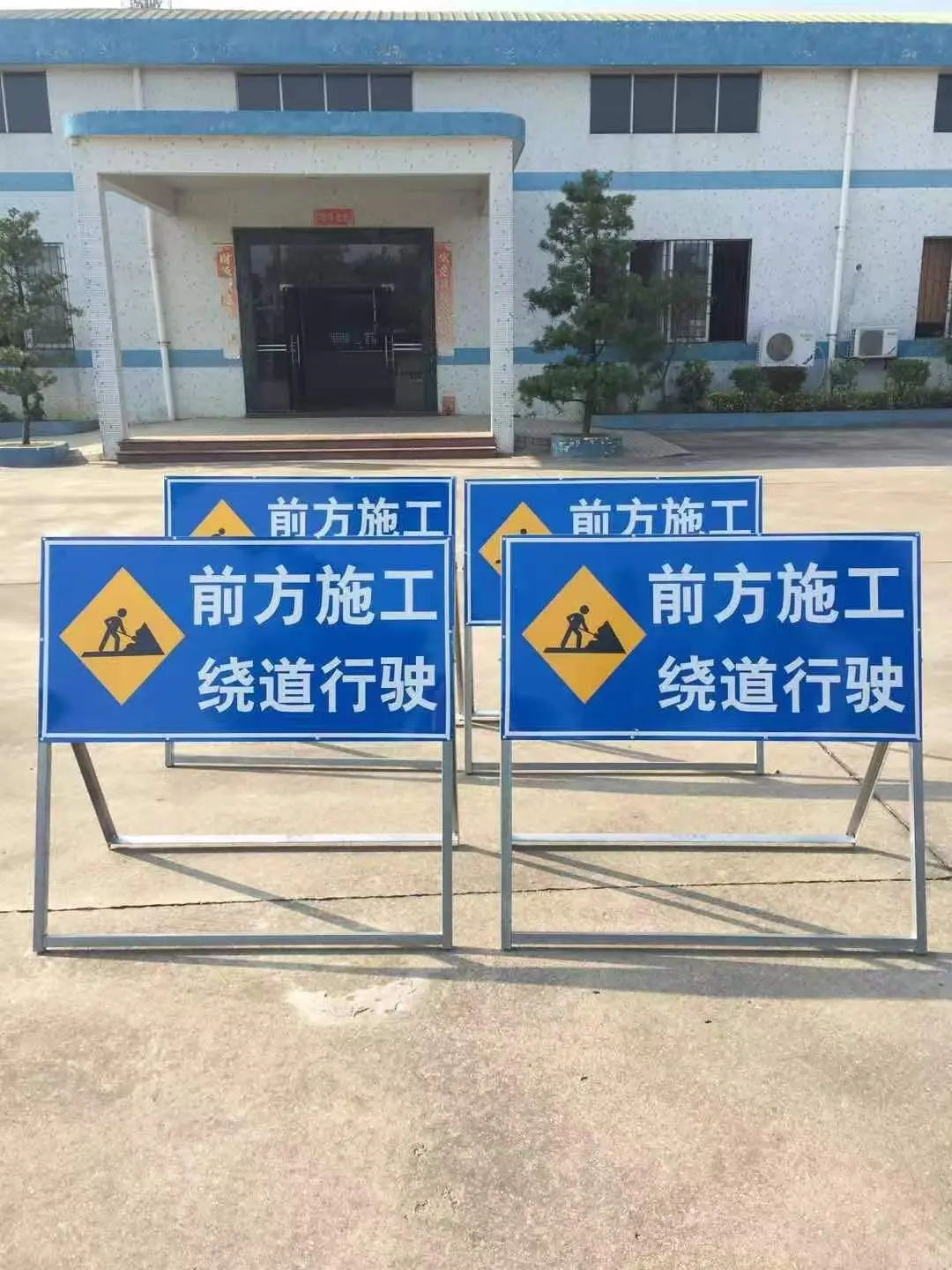 2025年新款交通标志牌，道路导向牌