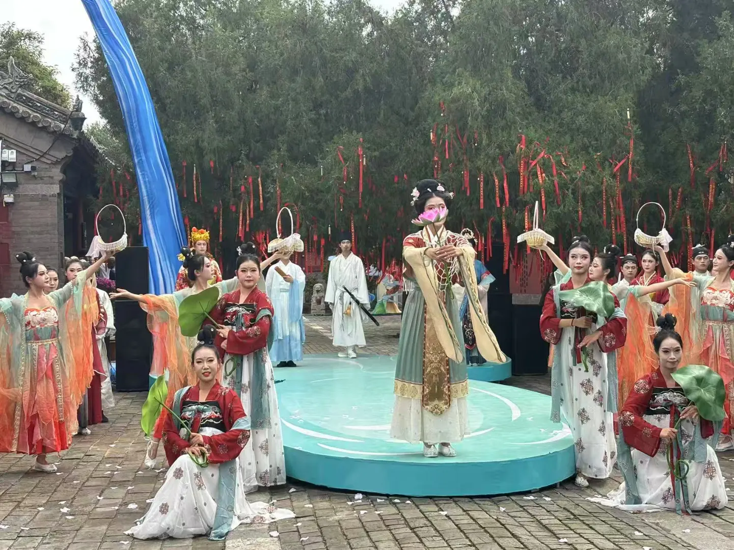 这哪是逛景区，明明是在演古装剧！