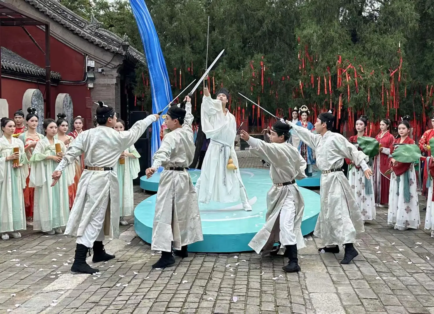 什么情况？黄粱梦吕仙祠里的神仙被“倒追”