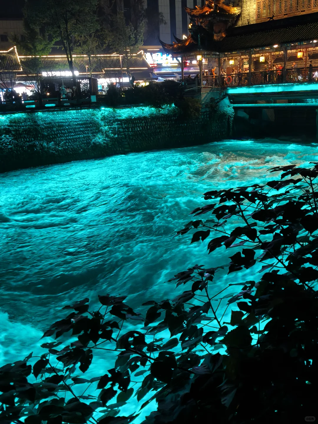 都江堰“蓝眼泪”