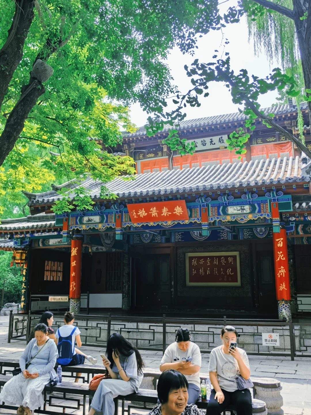 老舍笔下的济南趵突泉