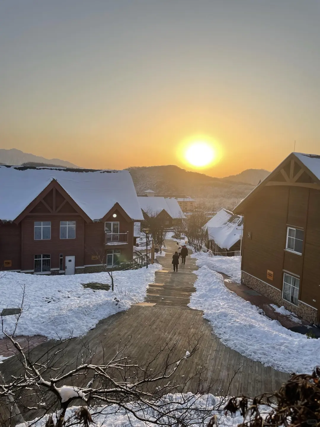 来成都住我家吧!128俩人😭雪景小木屋